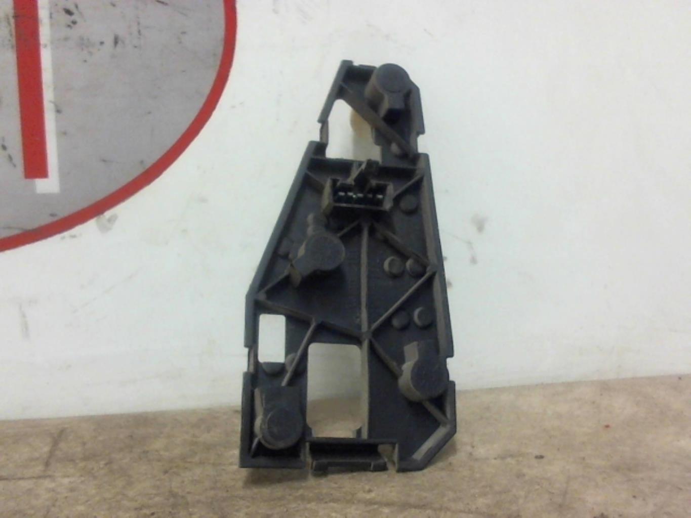 Base portalampade fanale posteriore destro PEUGEOT 106 PHASE 1  - 1