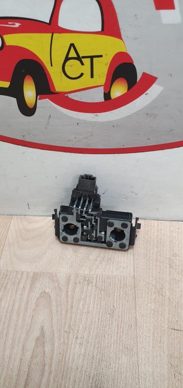 Base portalampade fanale posteriore destro NISSAN PRIMERA 2  - 1