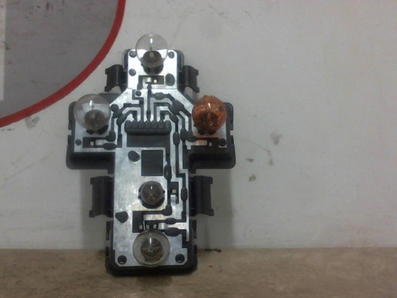 Base portalampade fanale posteriore destro SKODA FELICIA  - 1