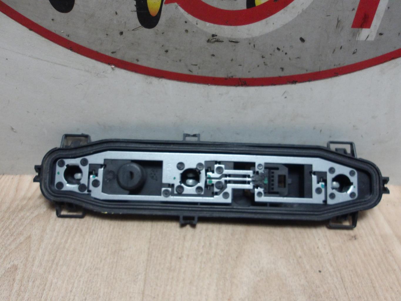Base portalampade fanale posteriore destro RENAULT KANGOO 2 PHASE 1 Diésel - 1