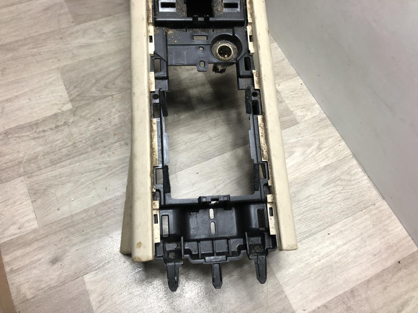 Console central (interieur plastique) CITROEN C6 Diesel - 1