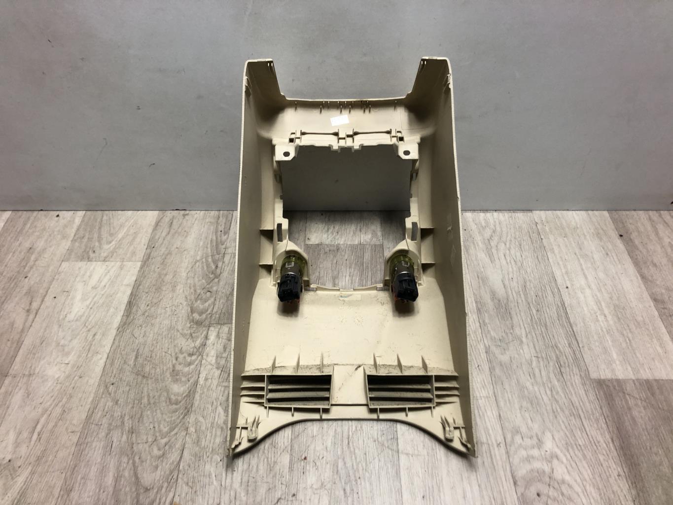 Console central (interieur plastique) CITROEN C6 Diesel - 1