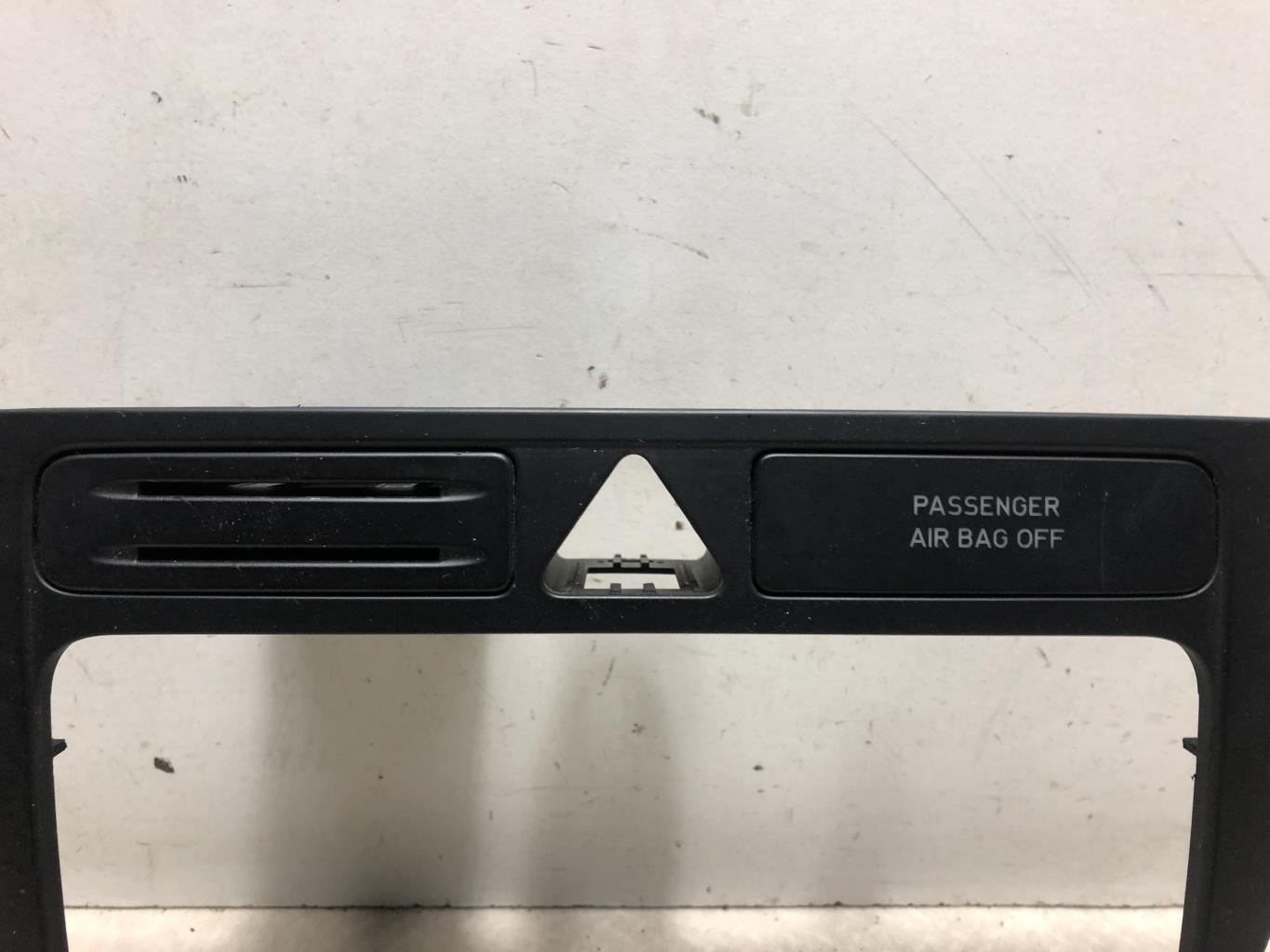 Facade autoradio VOLKSWAGEN GOLF PLUS PHASE 1 Diesel - 1