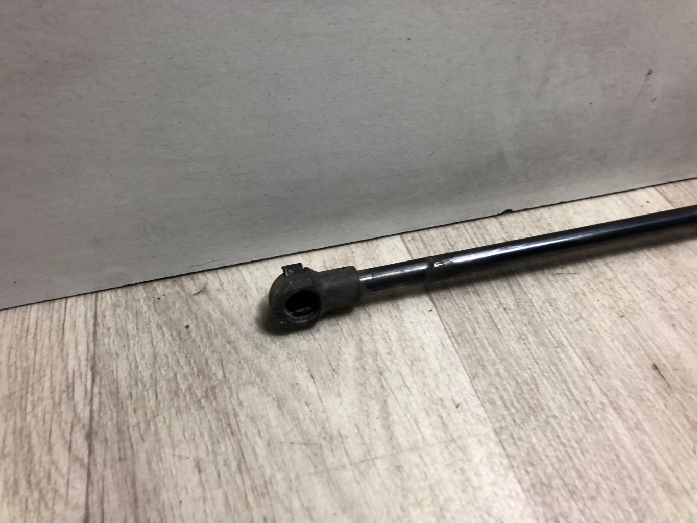 Verin de coffre droit VOLKSWAGEN FOX Essence - 1