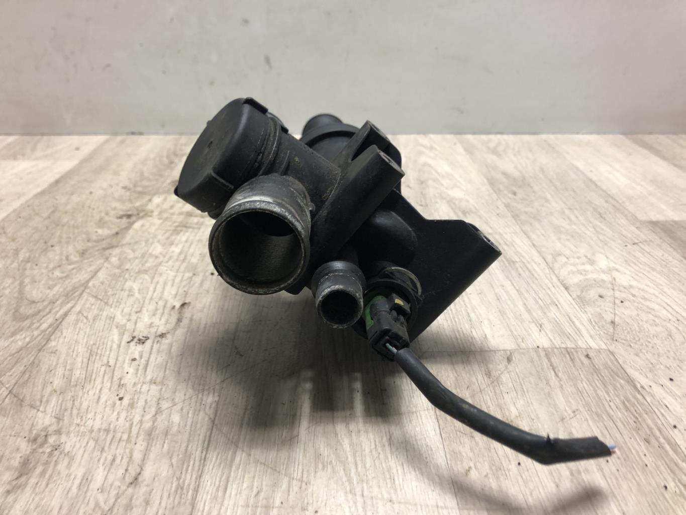 Boitier eau PEUGEOT 307 PHASE 1 Diesel - 1