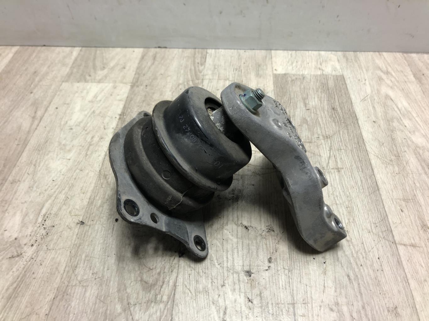 Support moteur droit VOLKSWAGEN FOX Essence - 1