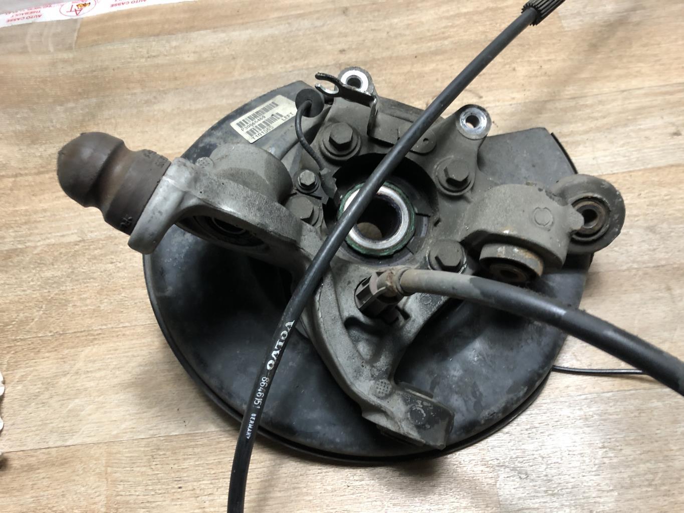 Fusee arriere gauche VOLVO S 60 1 Essence - 1