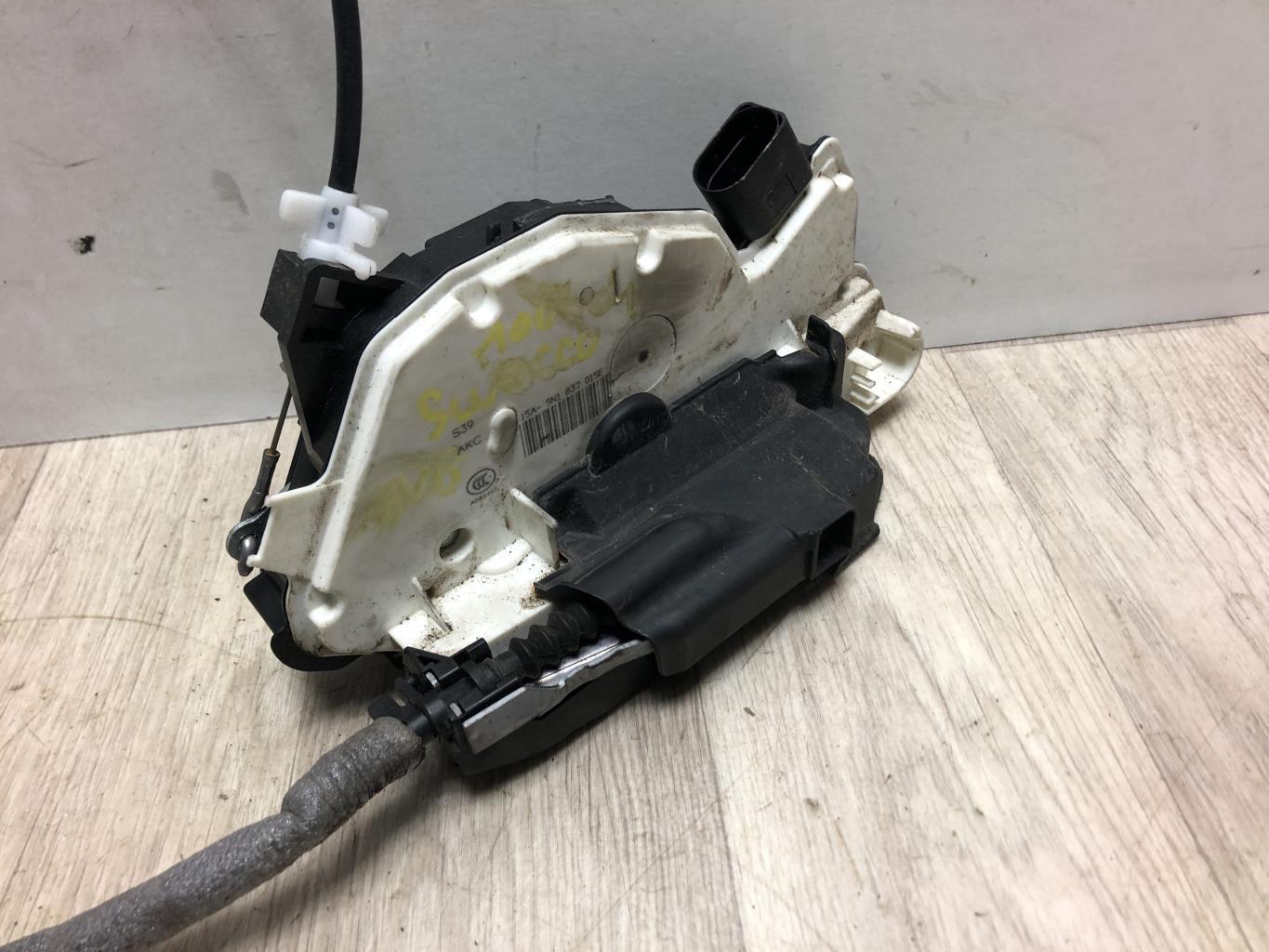 Serrure avant gauche VOLKSWAGEN SCIROCCO 3 PHASE 1 COUPE Diesel - 1