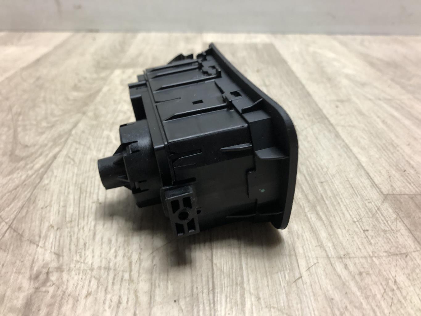 Commande de phare MERCEDES CLASSE CLS 219 PHASE 1 Essence - 1