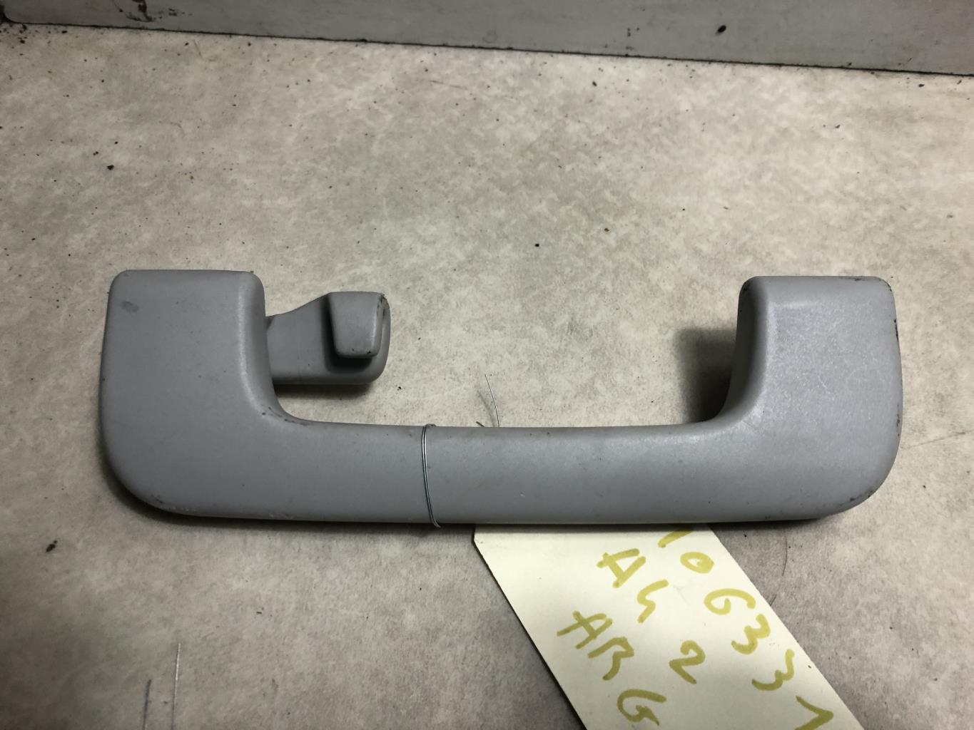 Maniglia poggiamano posteriore sinistra AUDI A4 2 PHASE 2 Diésel - 1