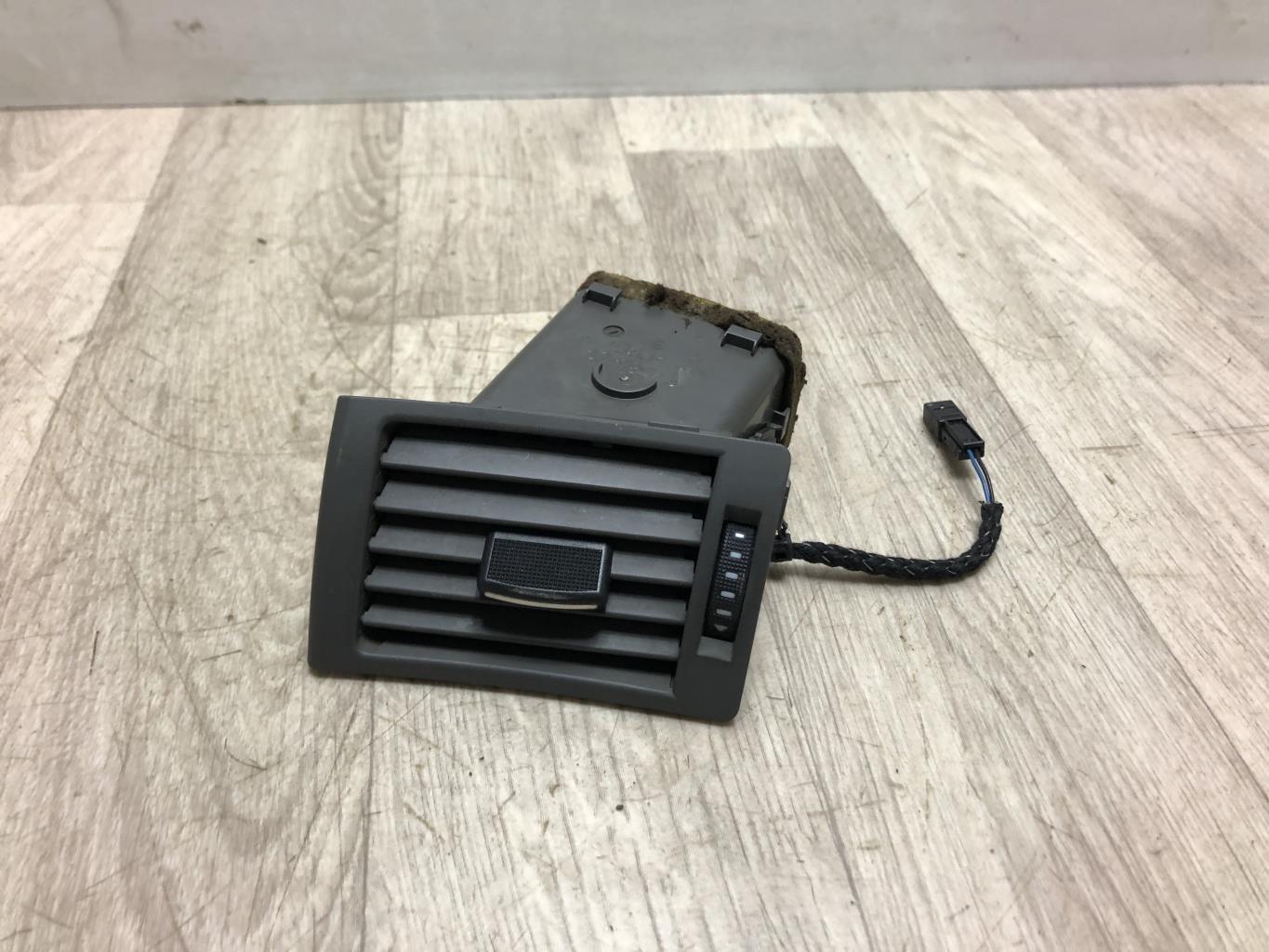 Bocchetta aerazione cruscotto anteriore sinistra AUDI A4 2 PHASE 2 Diésel - 1