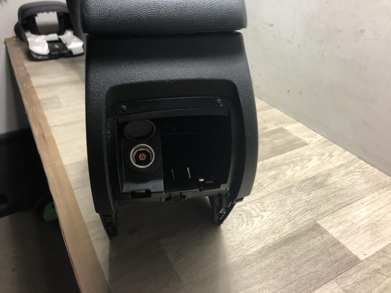 Console central (interieur plastique) CITROEN C5 2 Diesel - 1