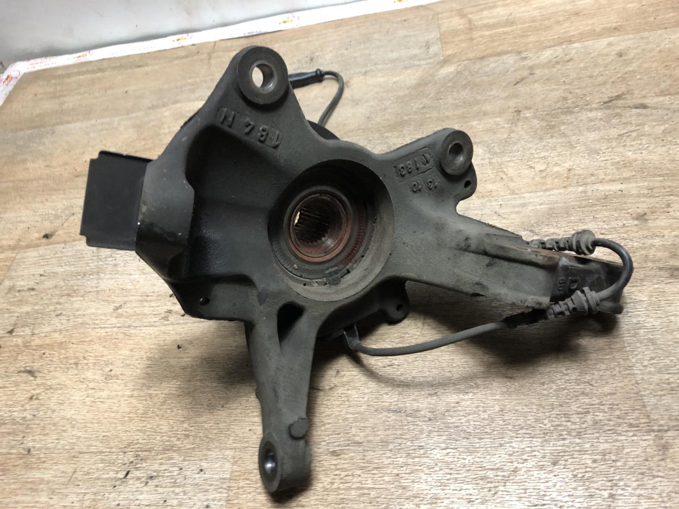 Fusee avant droit RENAULT MEGANE 3 PHASE 1 Diesel - 1