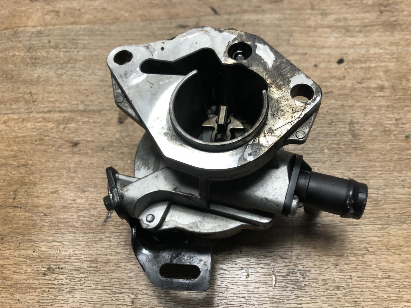Pompe à vide RENAULT MEGANE 3 PHASE 1 Diesel - 1