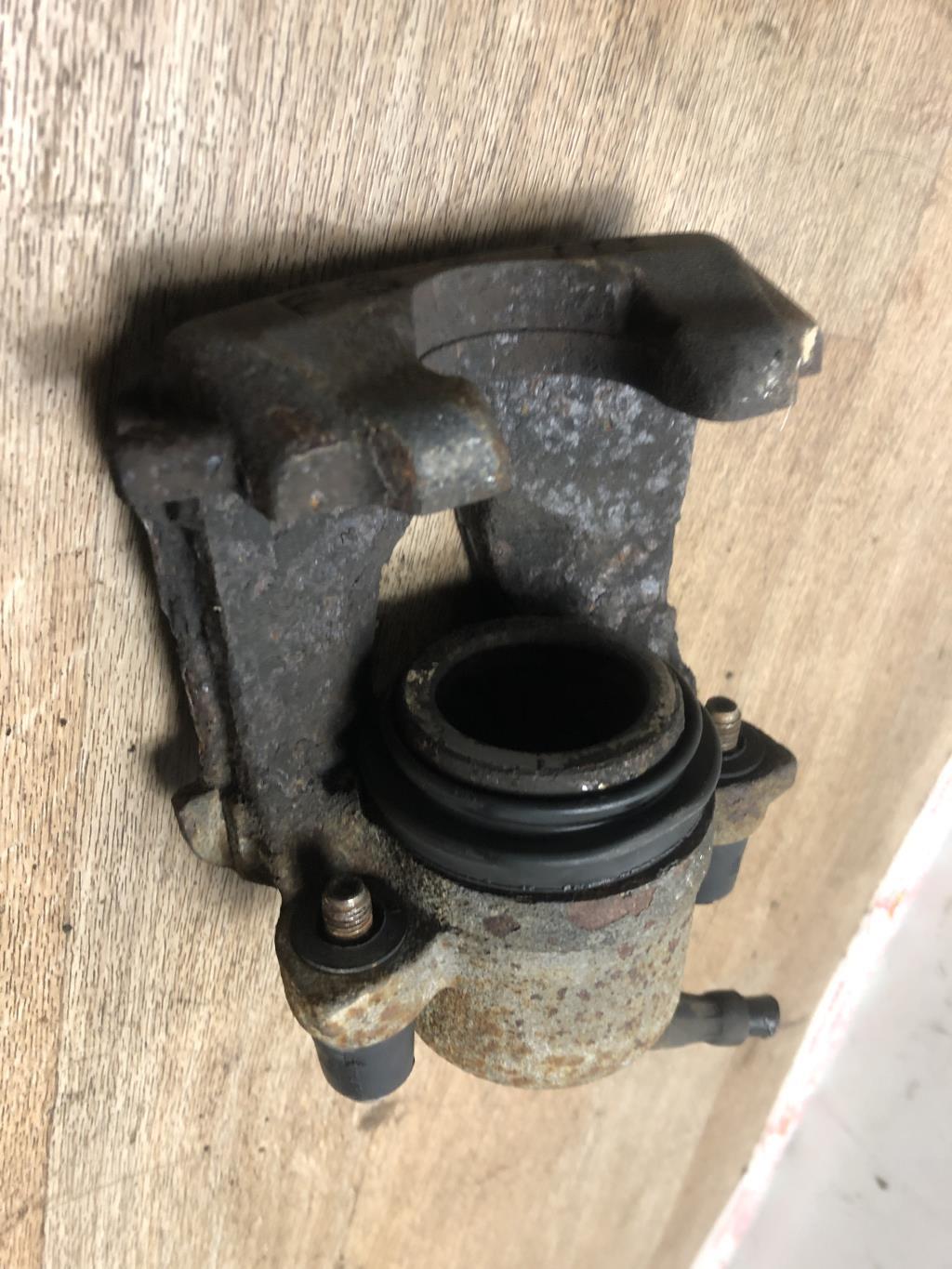 Pinza freni anteriore sinistra VOLKSWAGEN BORA Diésel - 1