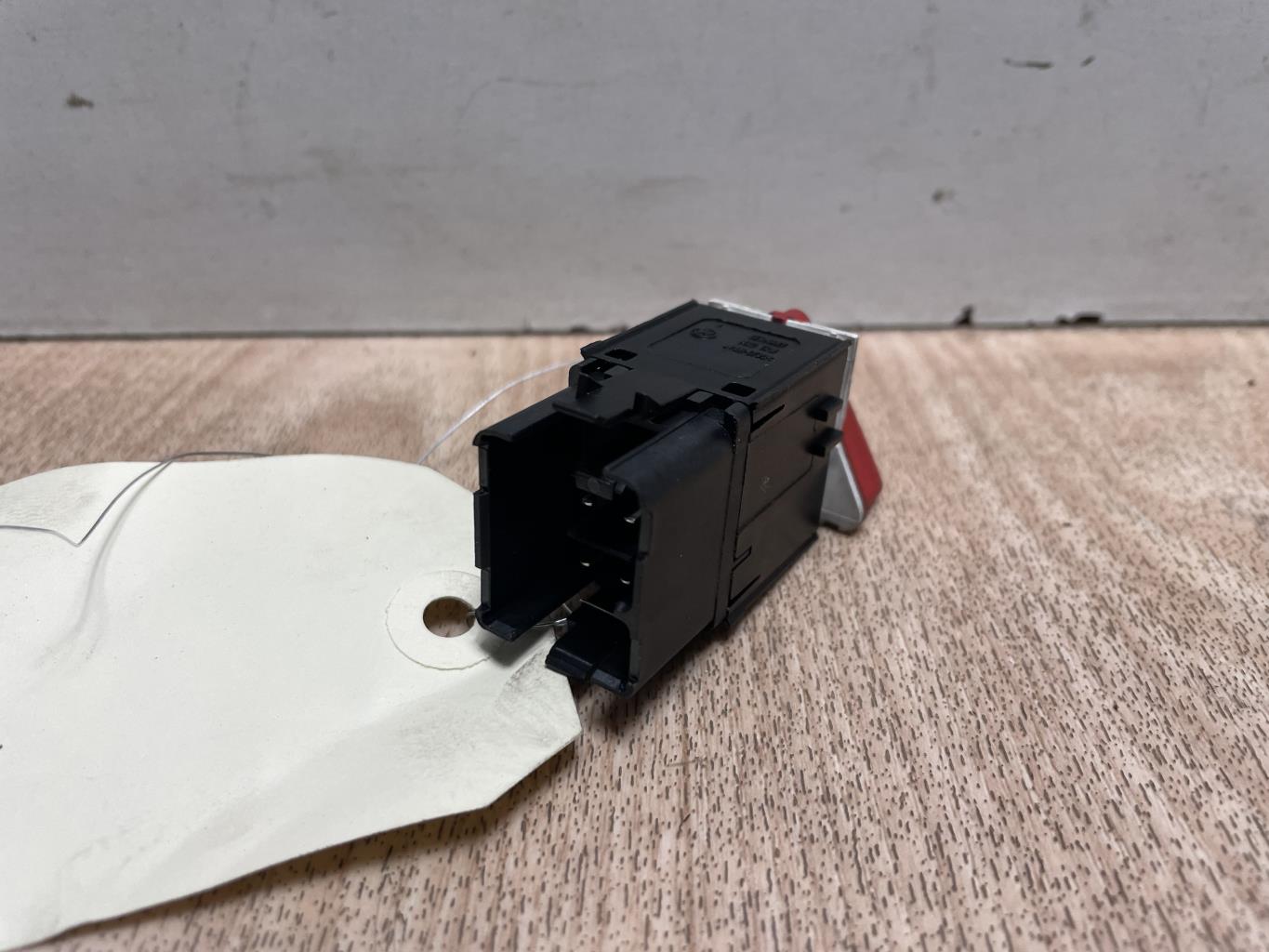 Bouton de warning VOLKSWAGEN GOLF 5 Diesel - 1