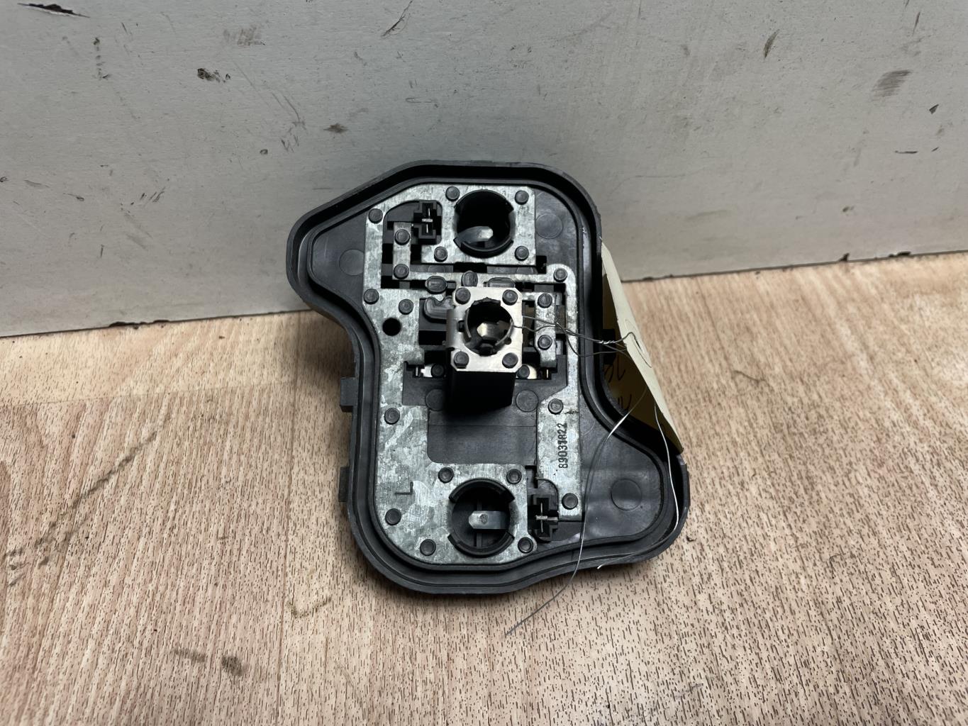 Base portalampade fanale posteriore sinistro VOLKSWAGEN GOLF 5 Diésel - 1