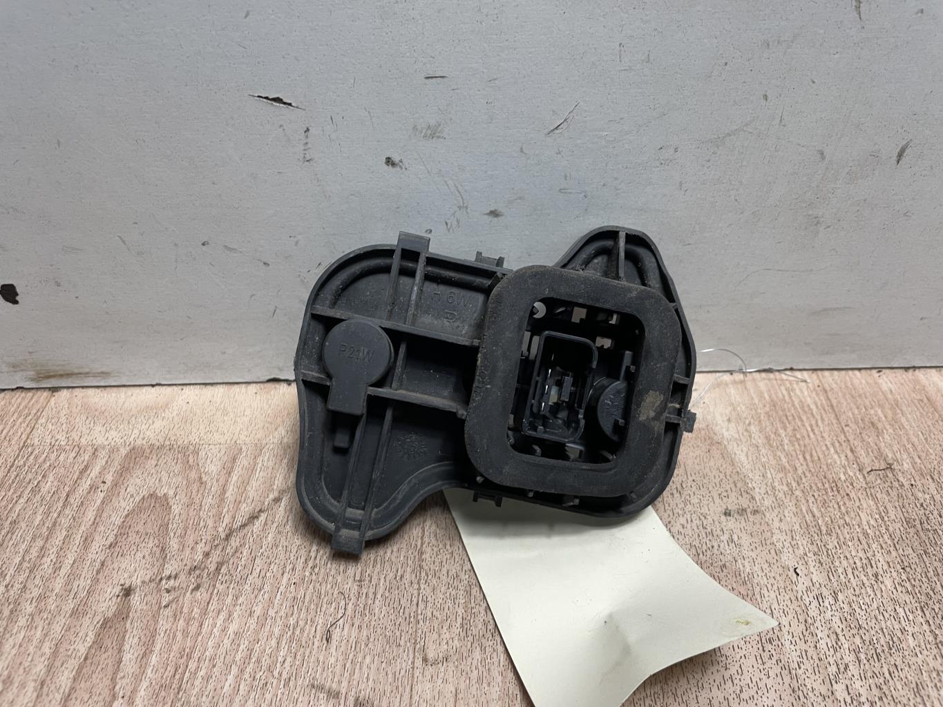 Base portalampade fanale posteriore destro VOLKSWAGEN GOLF 5 Diésel - 1