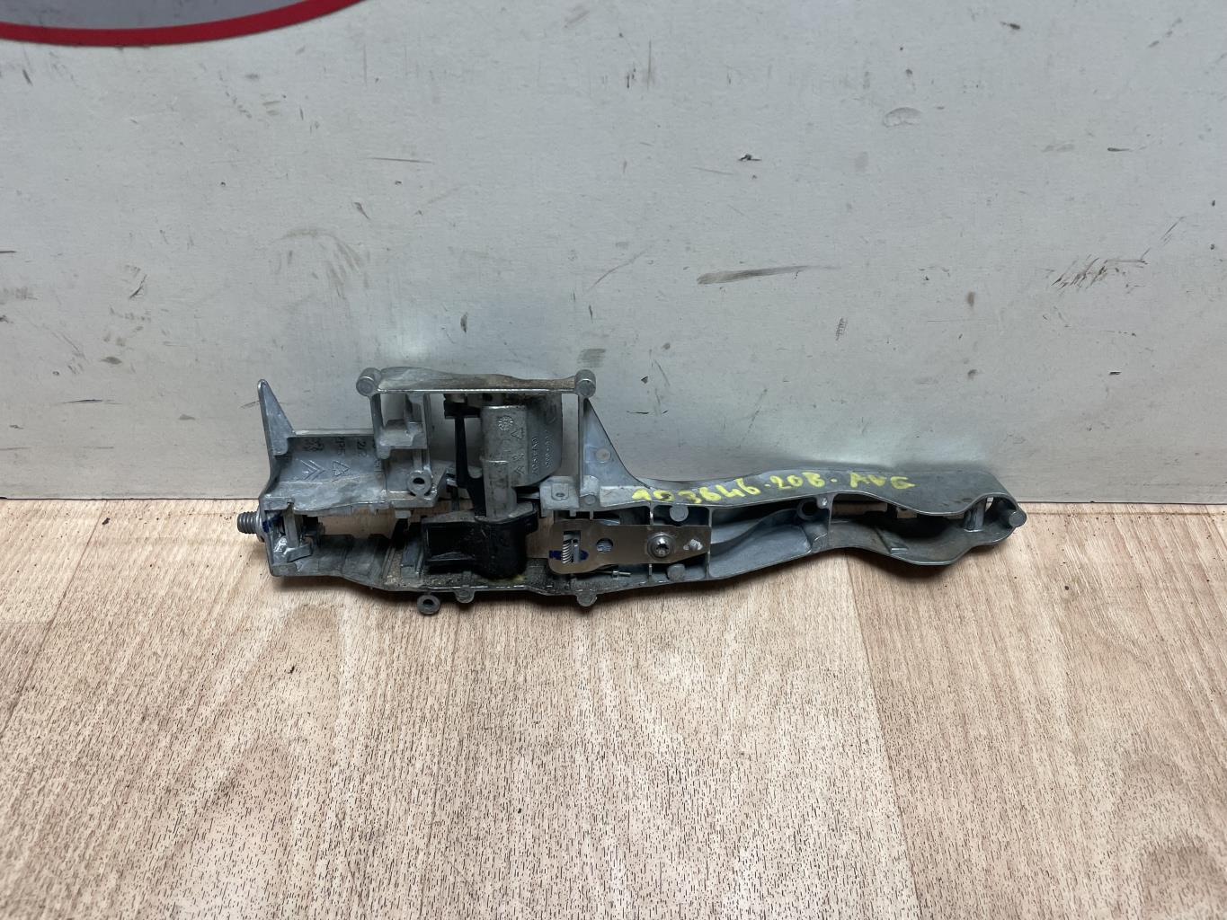 Supporto maniglia portiera anteriore sinistra PEUGEOT 208 1 PHASE 1 Gasolina - 1