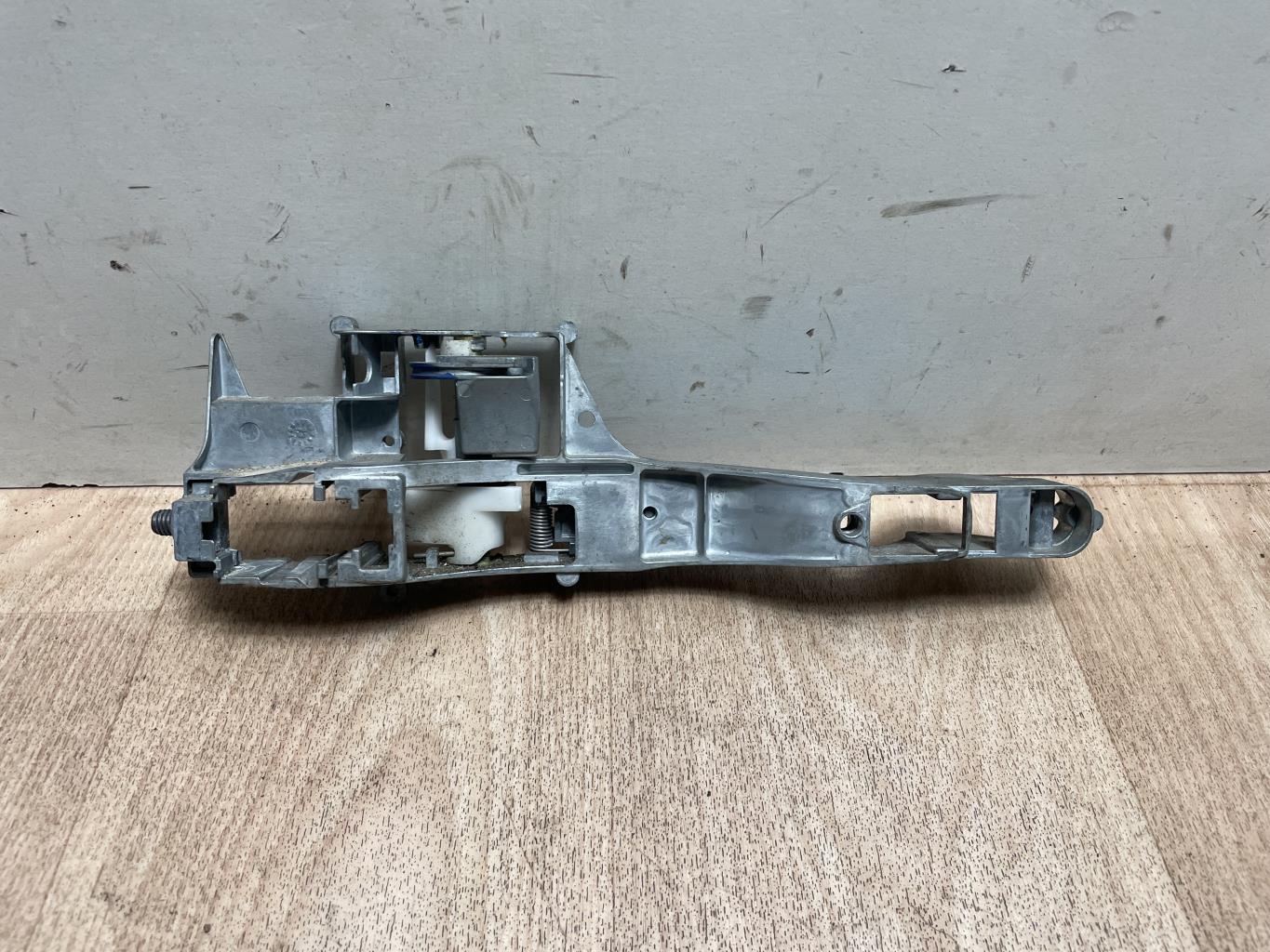 Supporto maniglia portiera anteriore destra PEUGEOT 208 1 PHASE 1 Gasolina - 1