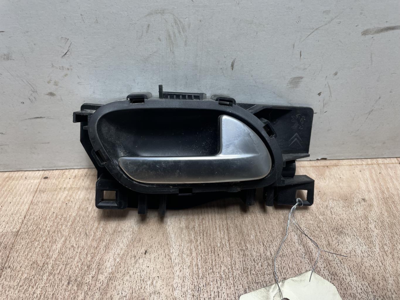 Maniglia interna anteriore destra PEUGEOT 208 1 PHASE 1 Gasolina - 1
