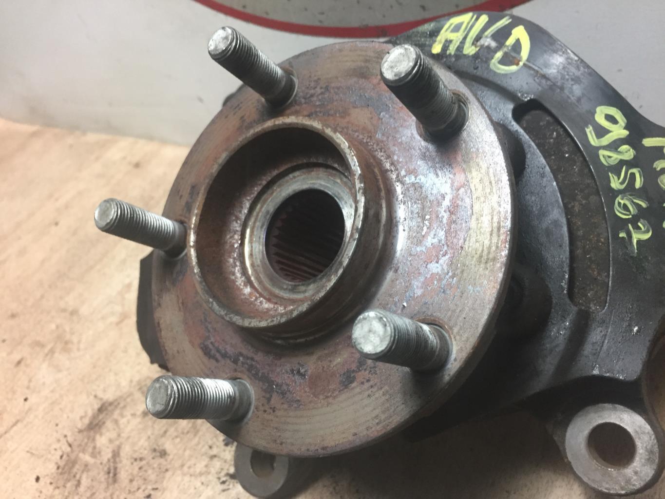 Fusee avant droit SUZUKI SWIFT 3 Diesel - 1