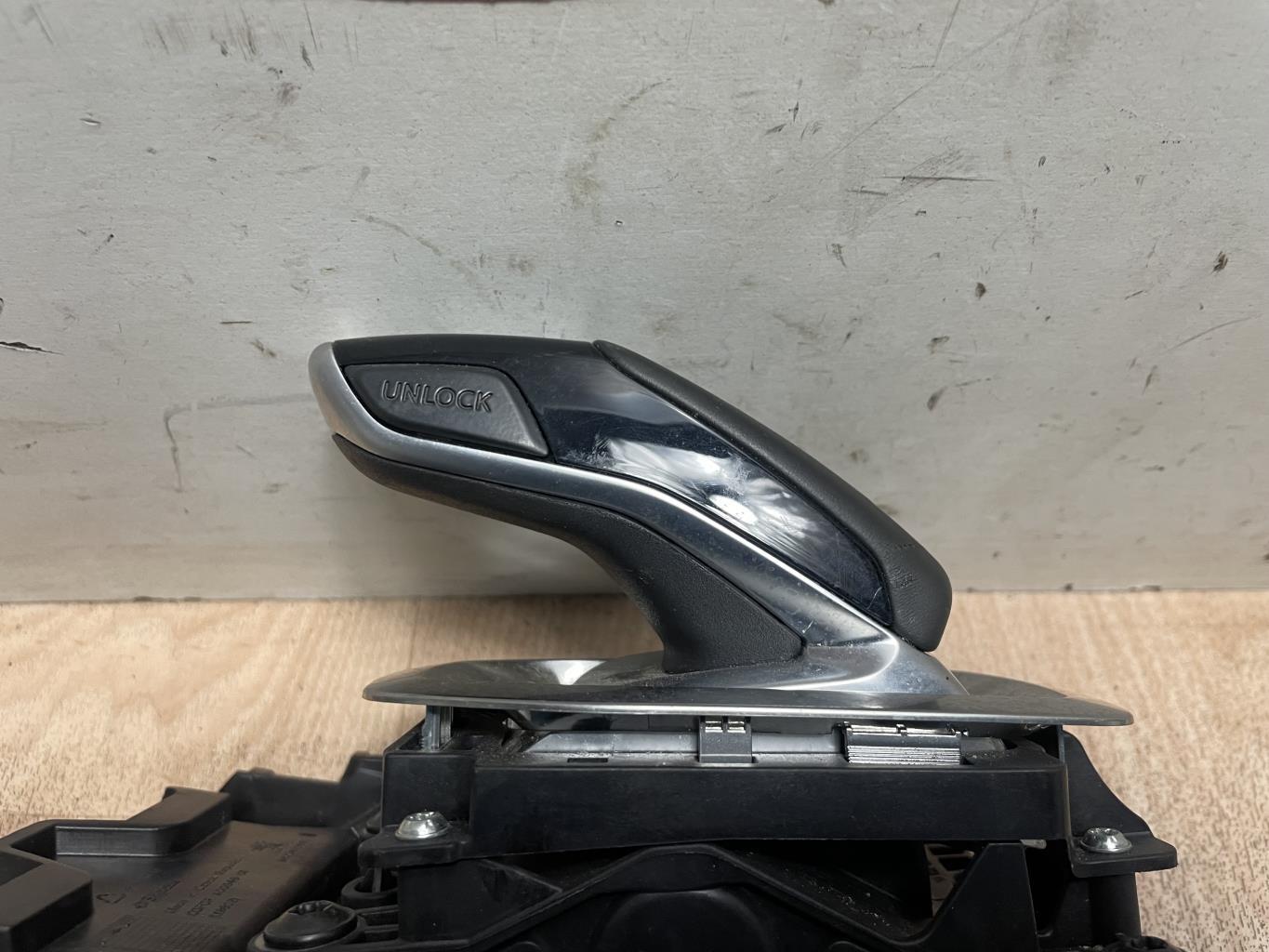 Levier de vitesses PEUGEOT 2008 2 Diesel - 1
