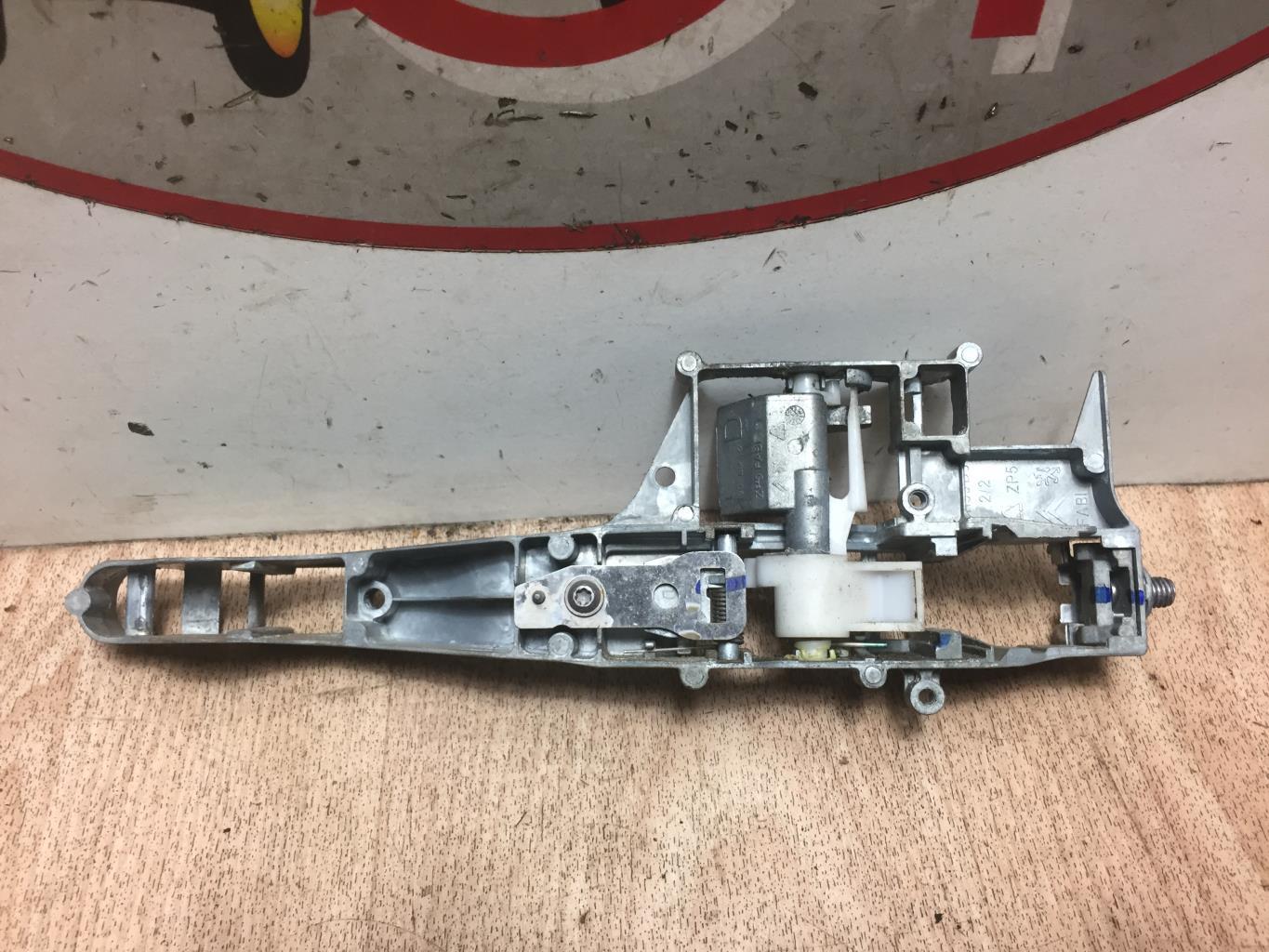 Supporto maniglia portiera anteriore destra PEUGEOT 308 1 SW PHASE 1 BREAK Diésel - 1