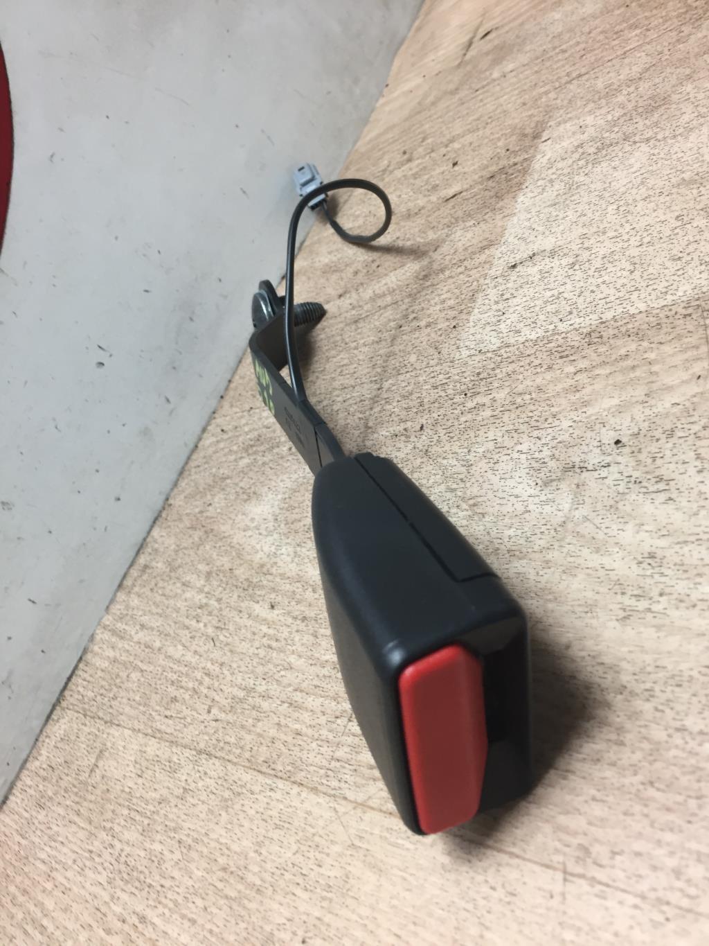 Aggancio cintura sicurezza anteriore destro RENAULT CLIO 4 PHASE 2 Diésel - 1