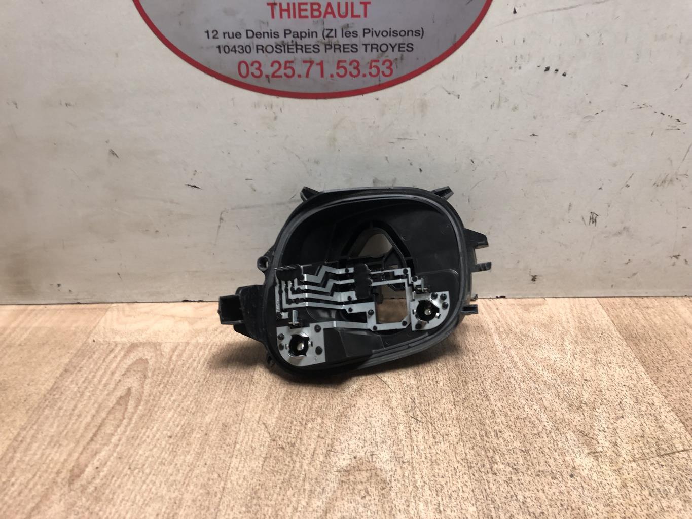 Base portalampade fanale posteriore destro PEUGEOT 208 1 PHASE 2 Gasolina - 1