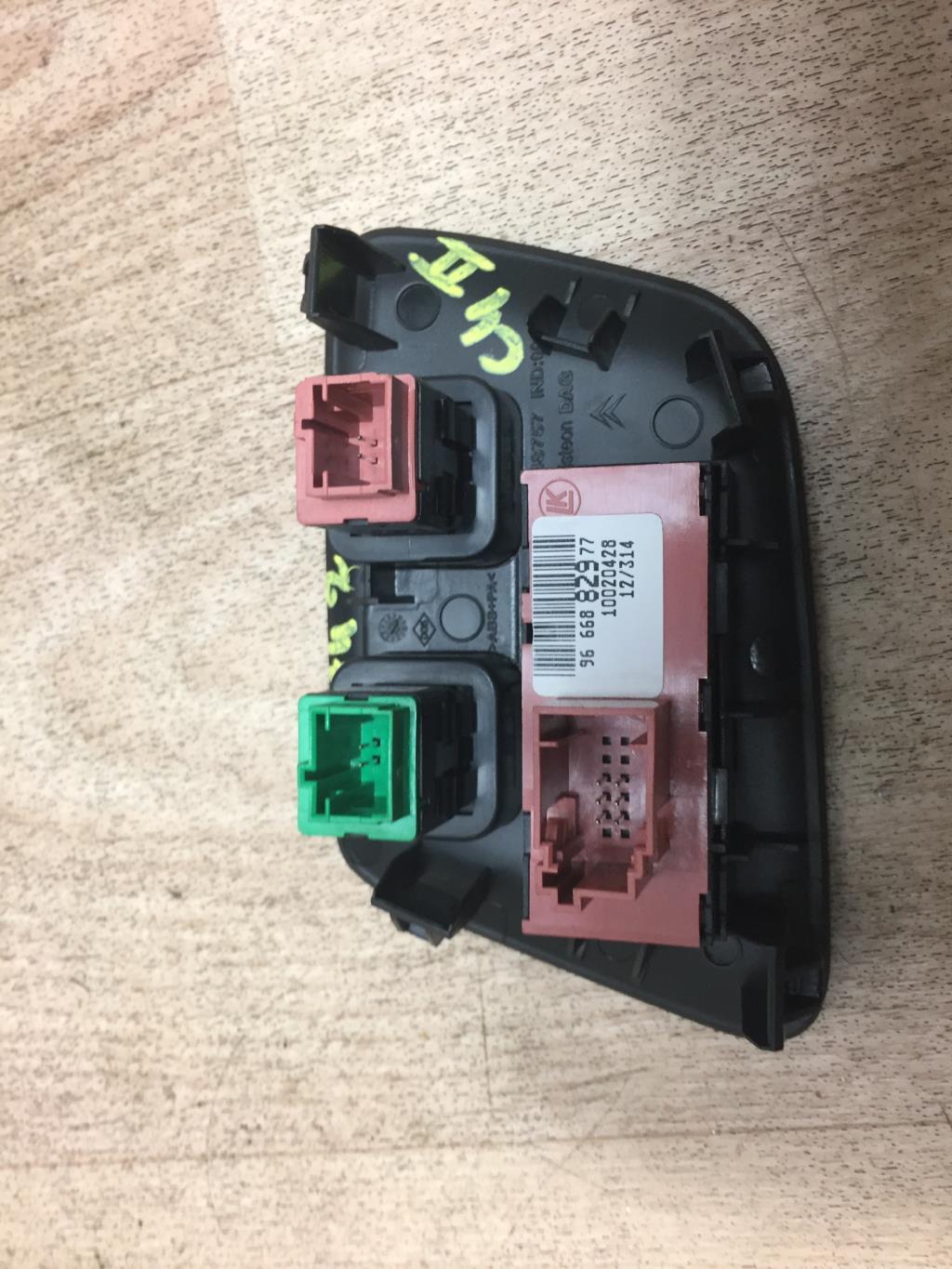 Bouton/Interrupteur CITROEN C4 2 PHASE 1 Diesel - 1