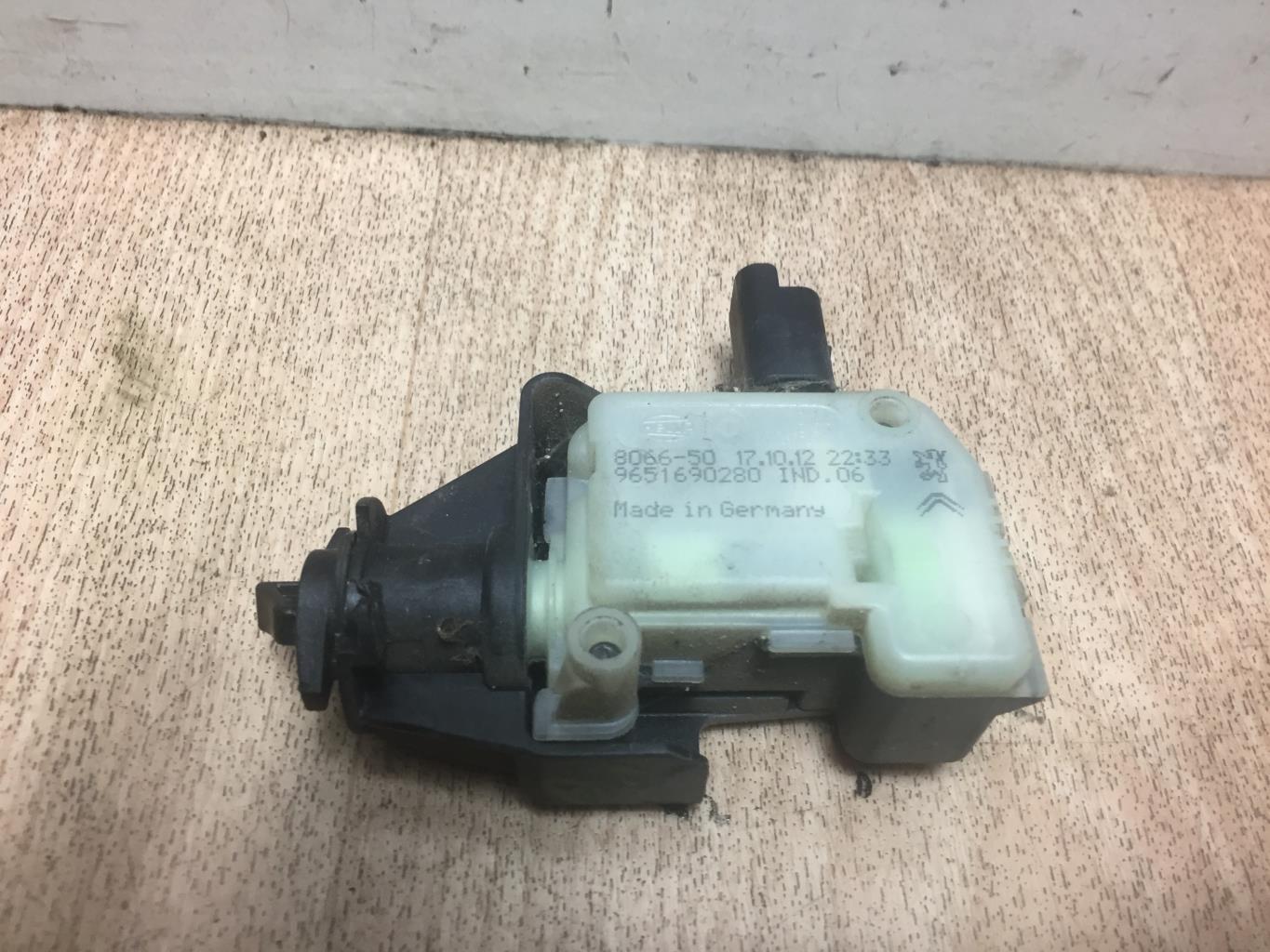 Attuatore chiavistello sportello carburante CITROEN C4 2 PHASE 1 Diésel - 1
