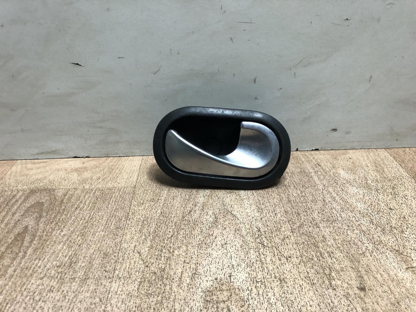Poignee interieur avant droit RENAULT MEGANE 2 PHASE 1 Diesel - 1