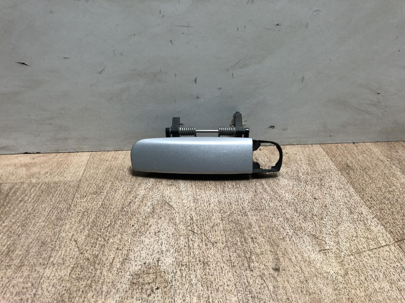 Poignee porte avant gauche AUDI A3 2 SPORTBACK PHASE 1 Diesel - 1