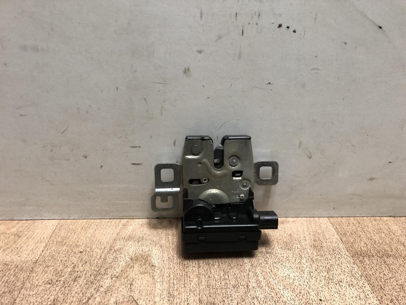 Serrure de hayon MINI MINI 2 R56 PHASE 1  - 1