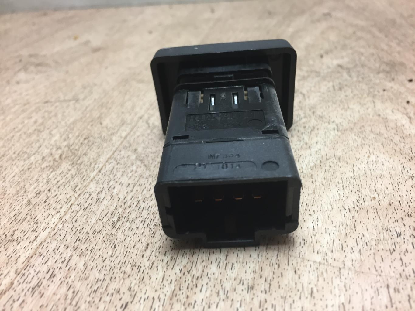 Bouton de warning DACIA LOGAN 1 PHASE 1 Essence - 1