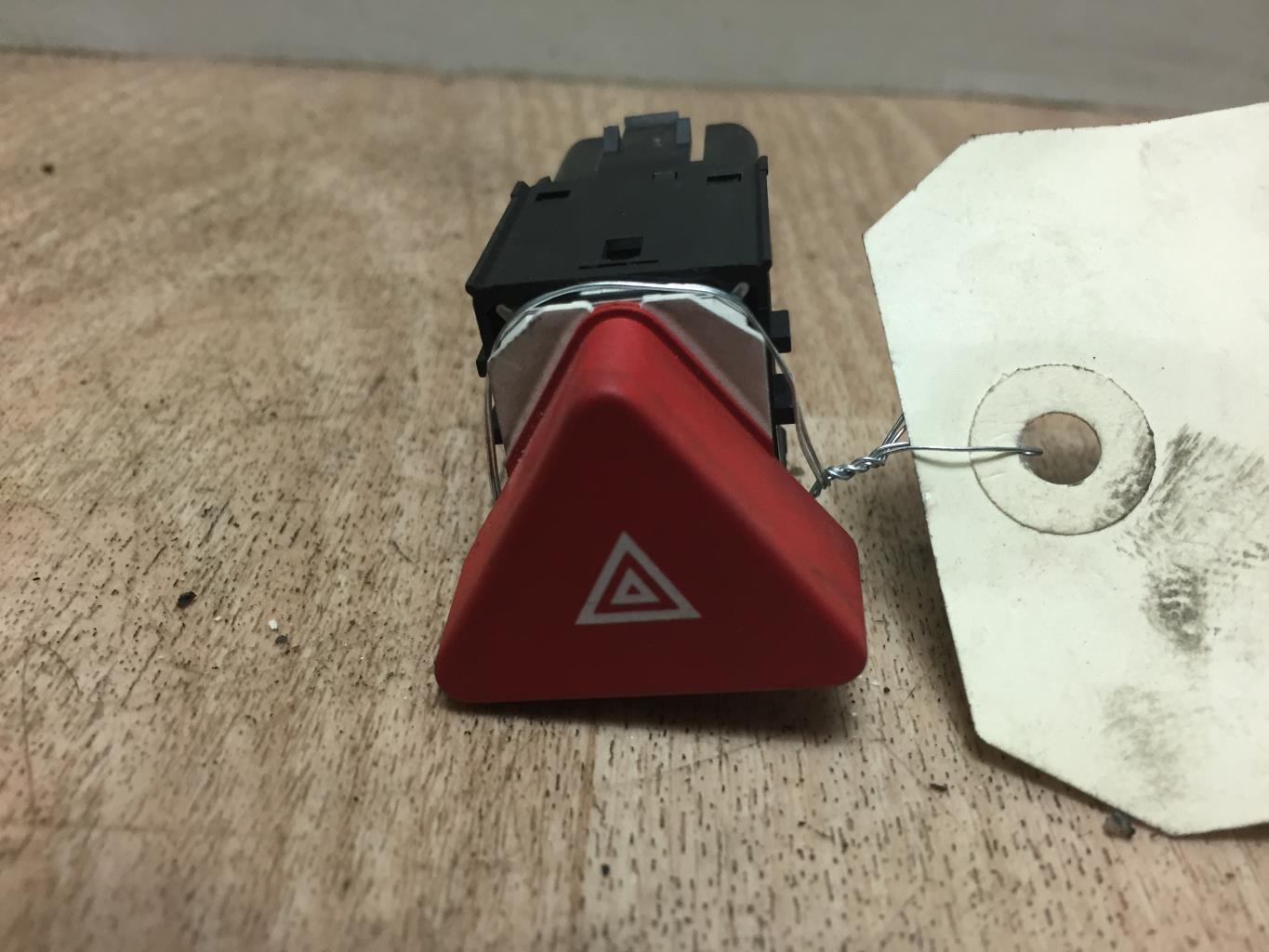Bouton de warning VOLKSWAGEN GOLF PLUS PHASE 1 Diesel - 1