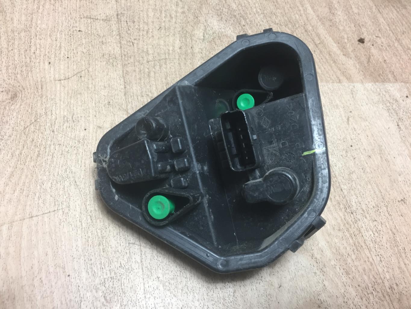 Base portalampade fanale posteriore sinistro RENAULT CLIO 3 PHASE 2 BREAK Diésel - 1