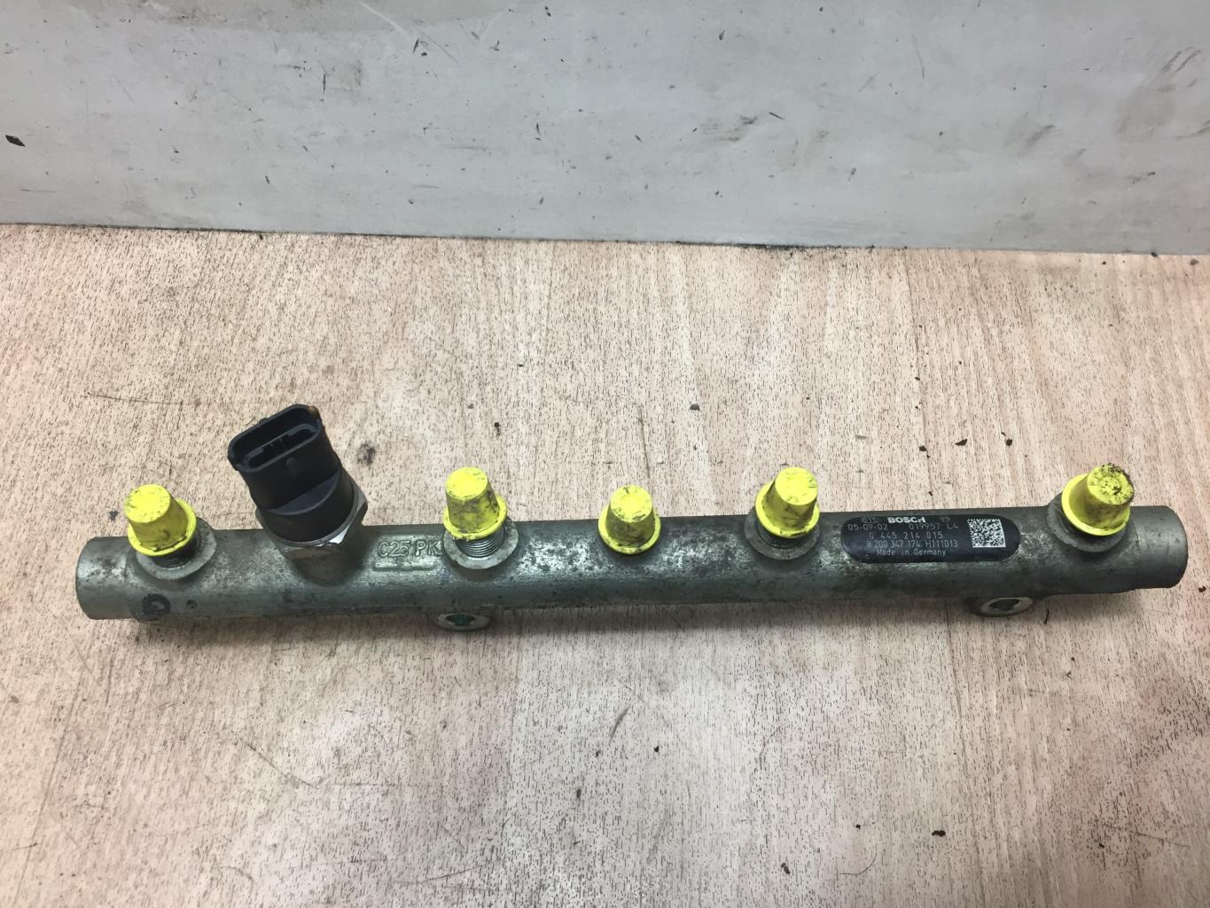 Rampe injection RENAULT KANGOO 1 PHASE 1 Essence - 1