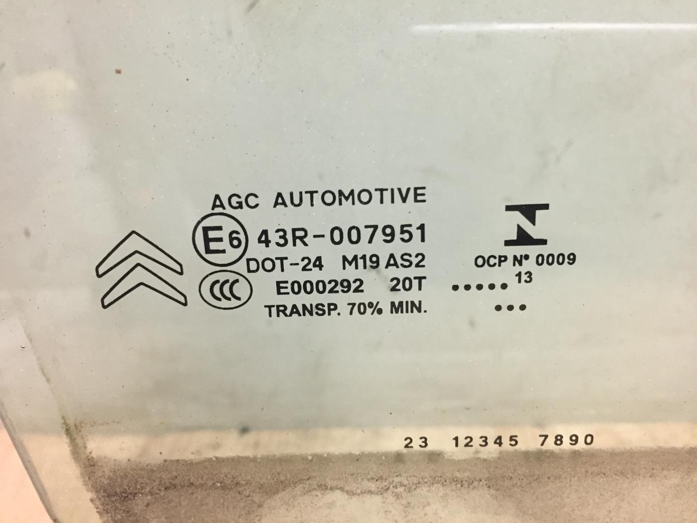 Vitre avant droit CITROEN DS3 PHASE 1 Essence - 1