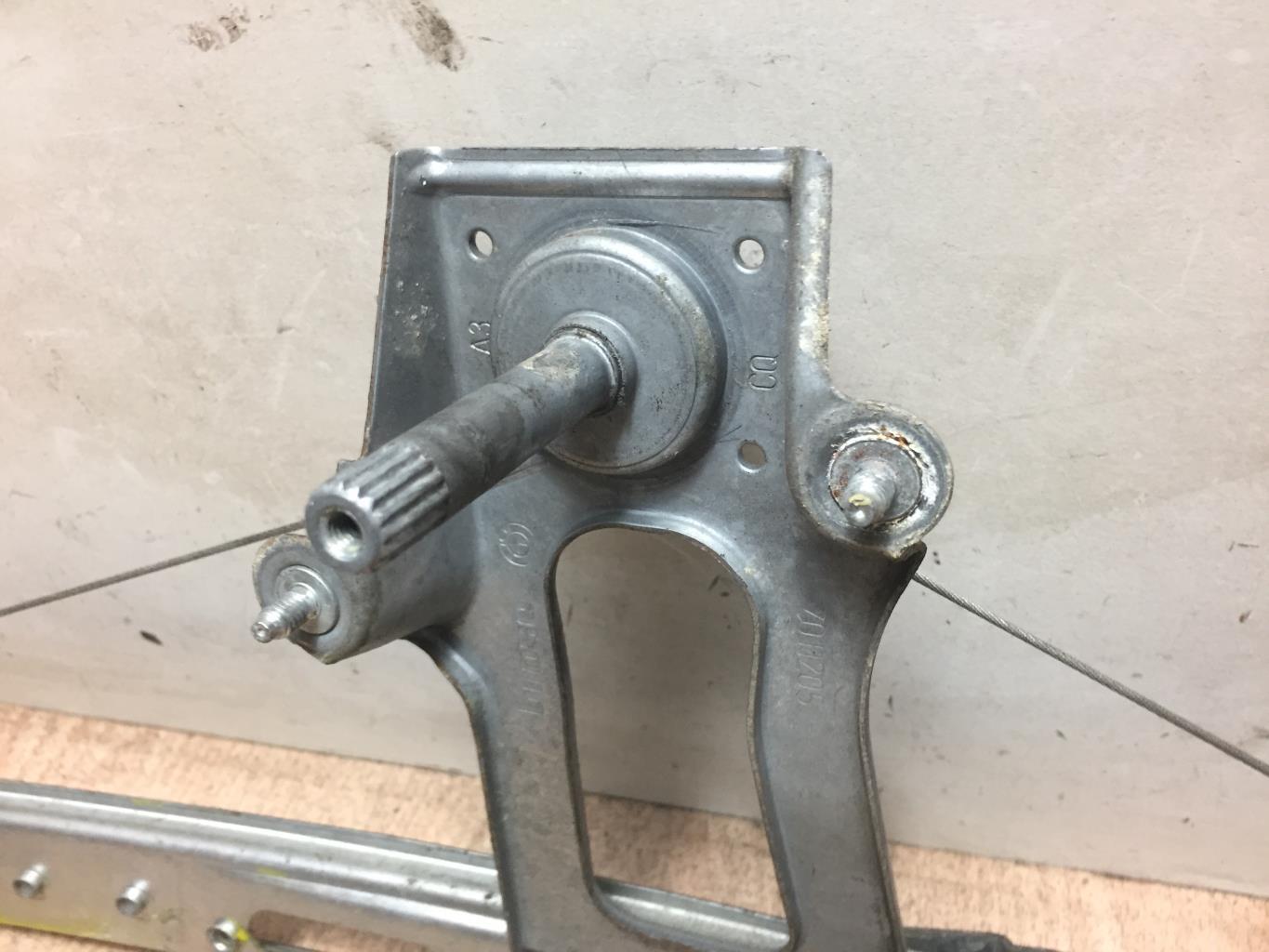 Alzacristalli manuale posteriore sinistro BMW SERIE 3 E46 PHASE 2 Diésel - 1