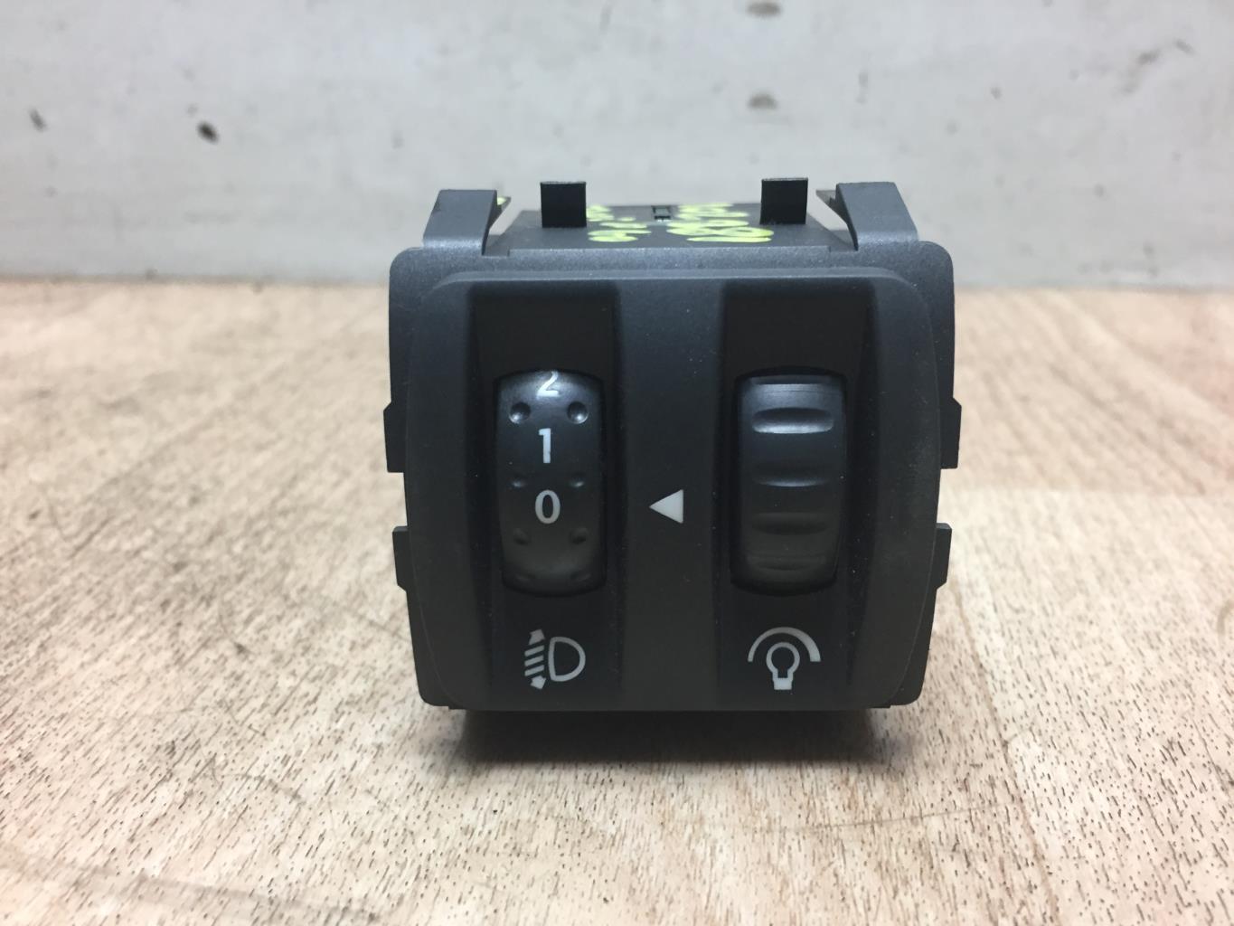 Commande de reglage hauteur de phare RENAULT TWINGO 2 PHASE 1 Essence - 1