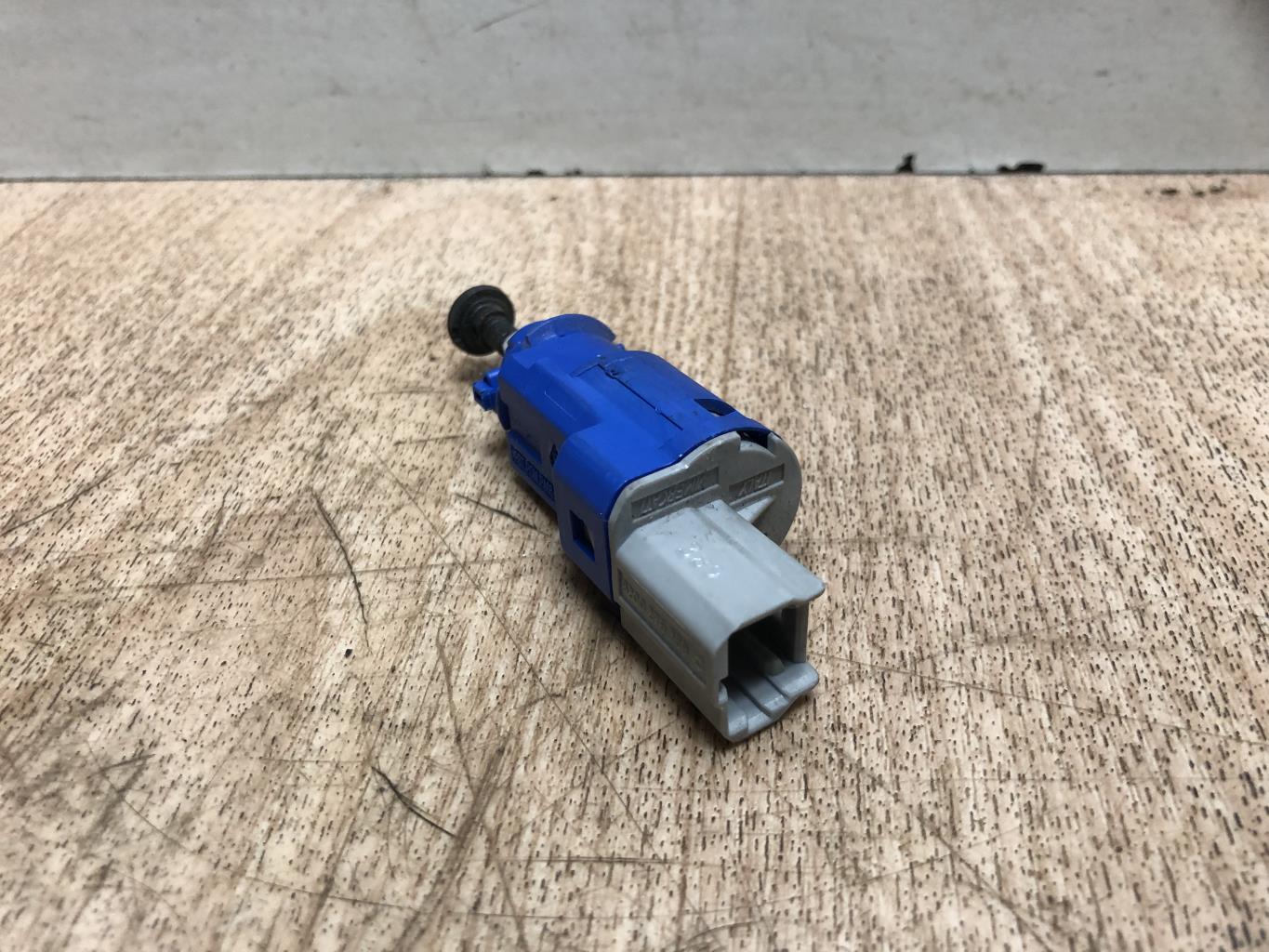 Contacteur feu stop RENAULT TWINGO 2 PHASE 1 Essence - 1