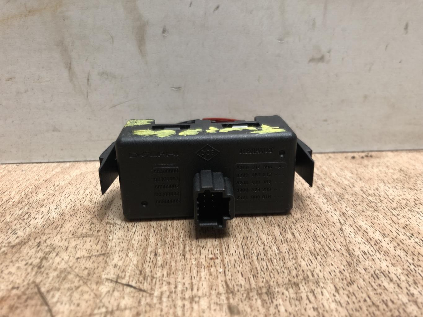 Bouton de warning RENAULT TWINGO 2 PHASE 1 Essence - 1