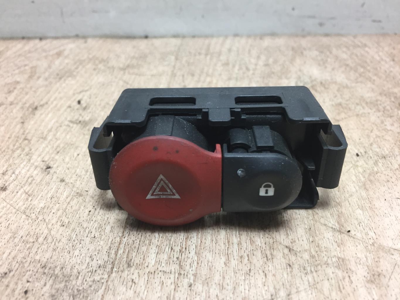 Interruttore luci emergenza RENAULT CLIO 3  - 1