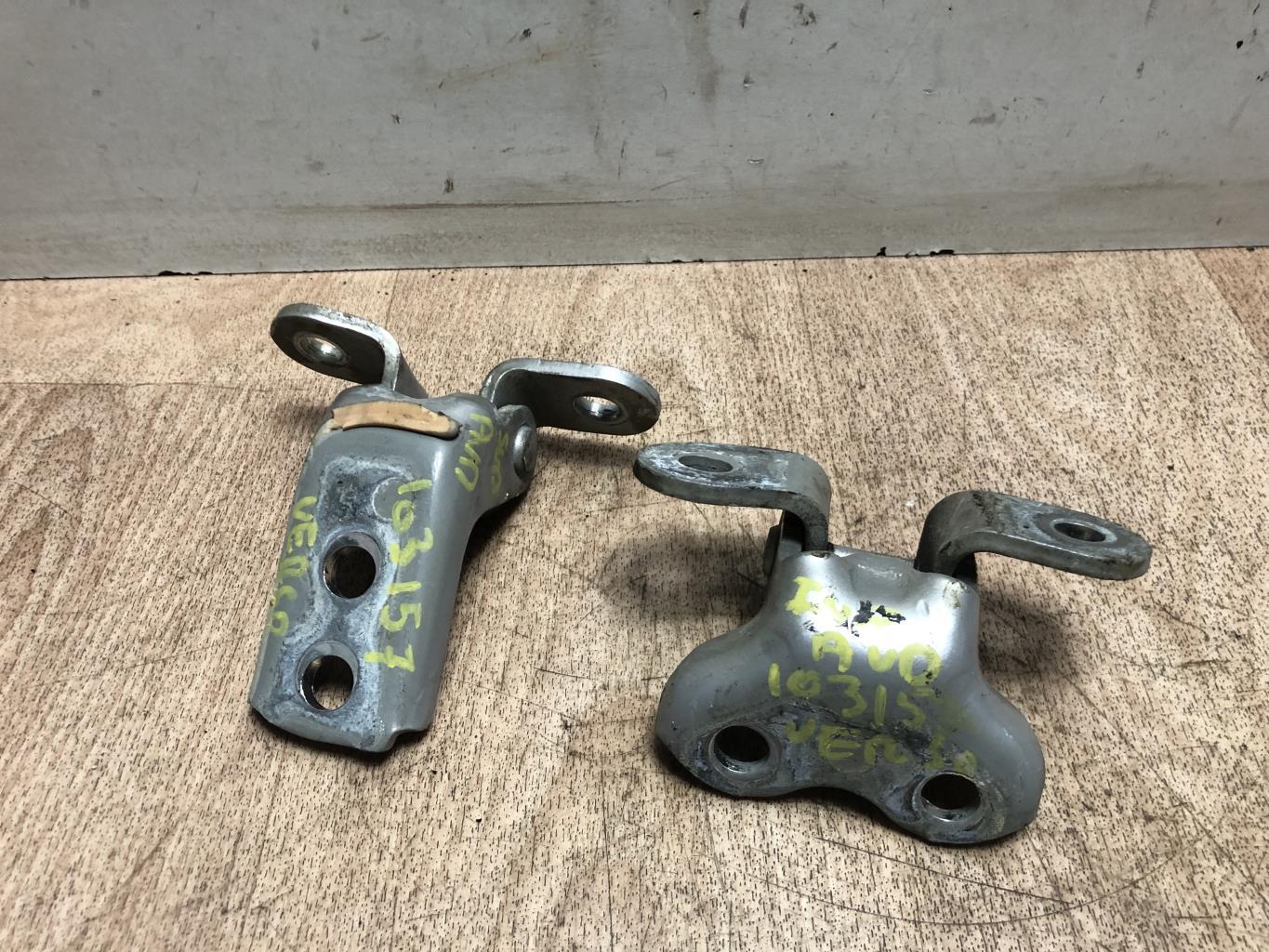 Cerniera portiera anteriore destra TOYOTA COROLLA VERSO 2 PHASE 1 Diésel - 1