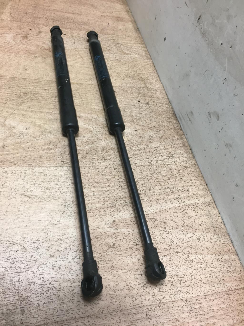 Verin de coffre BMW SERIE 1 E81 Diesel - 1