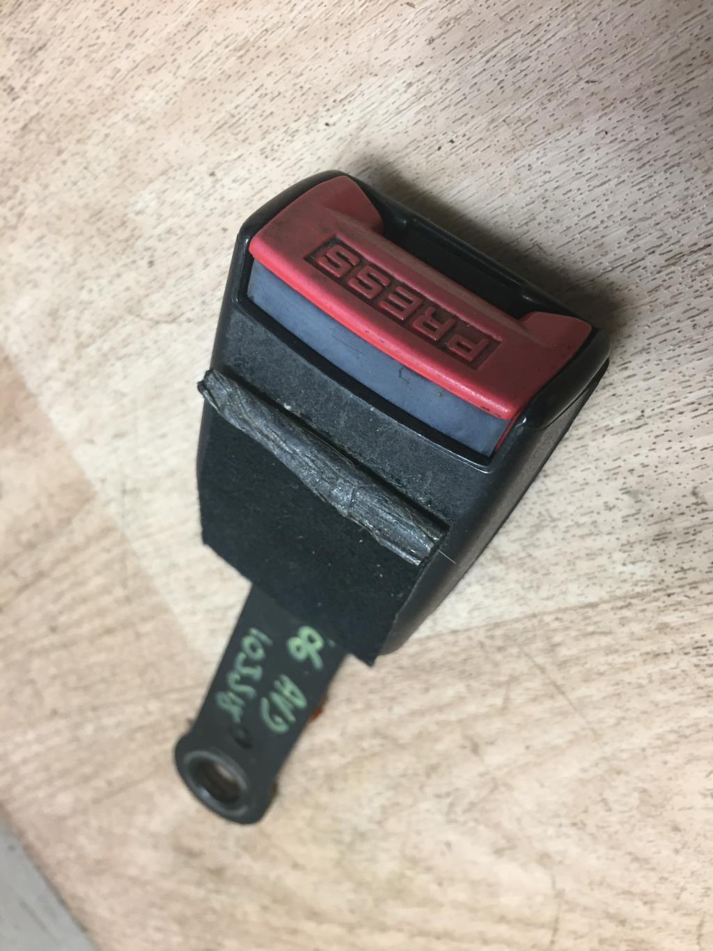 Aggancio cintura sicurezza anteriore destro PEUGEOT 206 PHASE 1  - 1