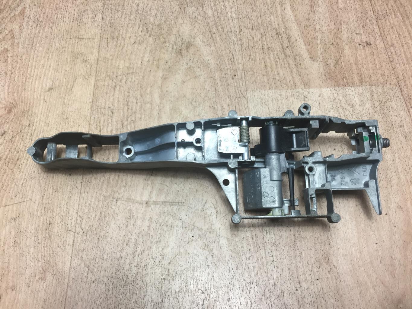 Supporto maniglia portiera anteriore sinistra PEUGEOT 308 1 PHASE 1 Diésel - 1