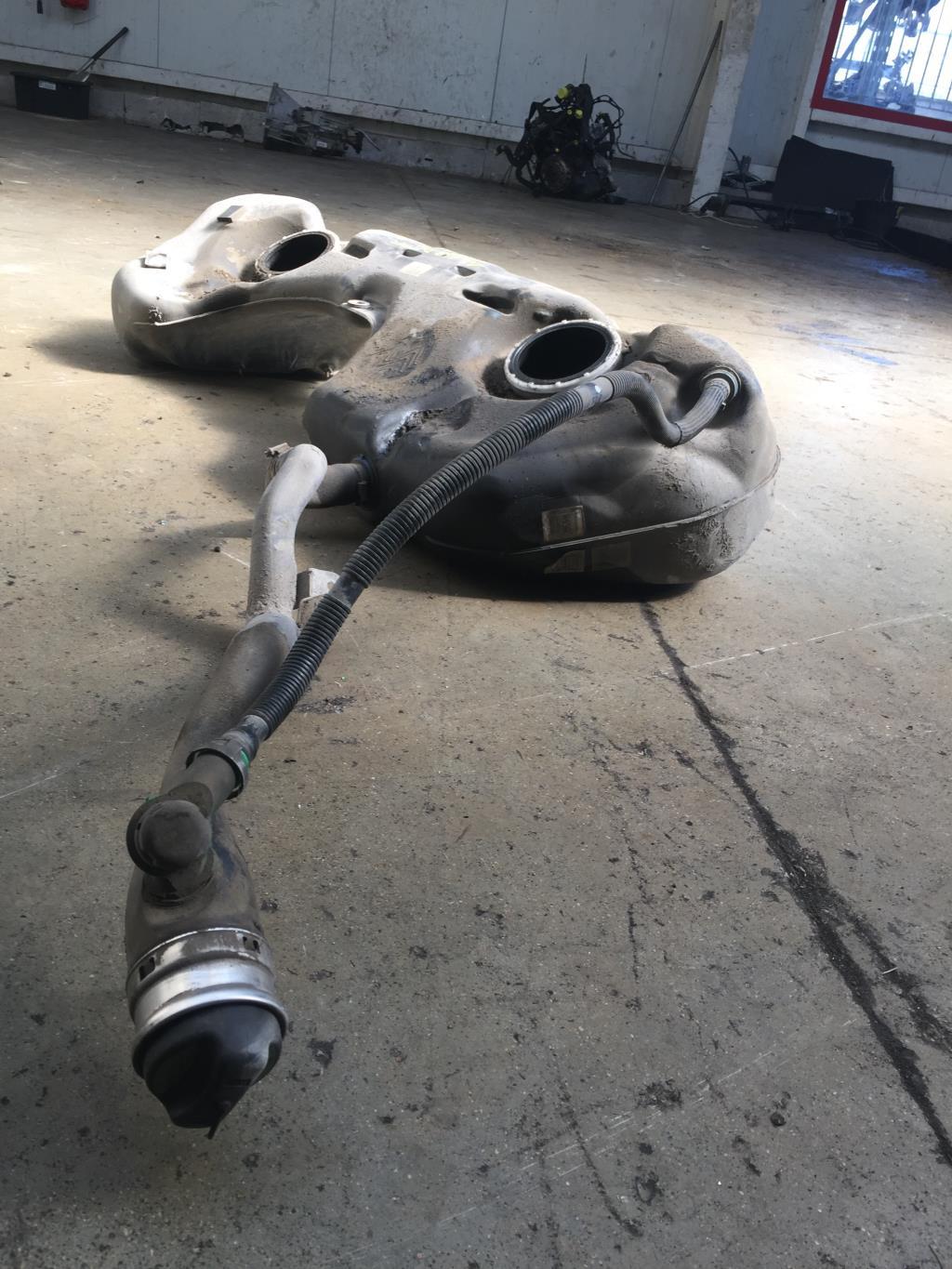 Reservoir essence BMW SERIE 1 E81 Diesel - 1